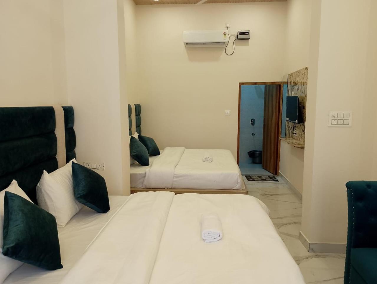 Hotel Lr Delite Inn Mathura Buitenkant foto