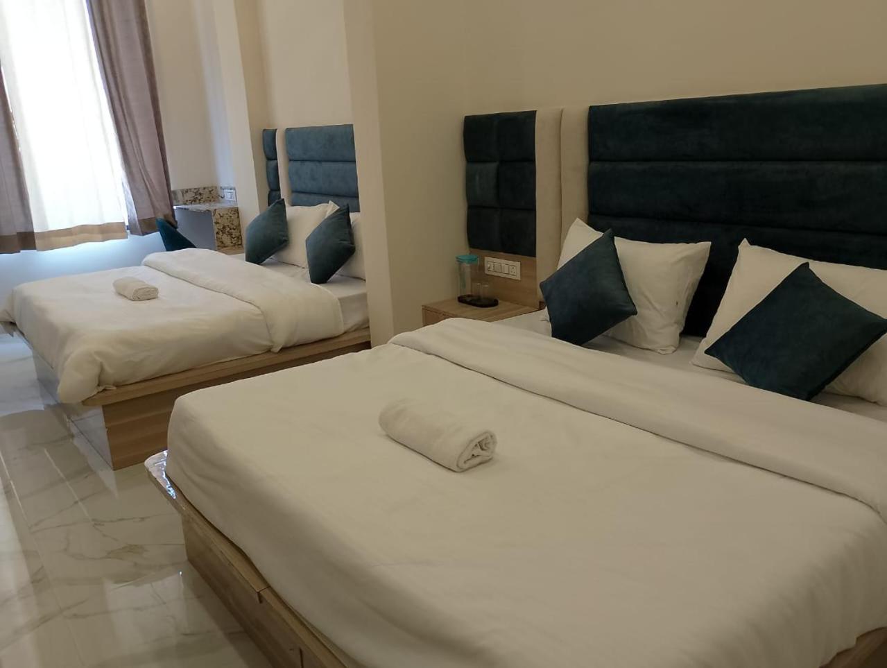 Hotel Lr Delite Inn Mathura Buitenkant foto