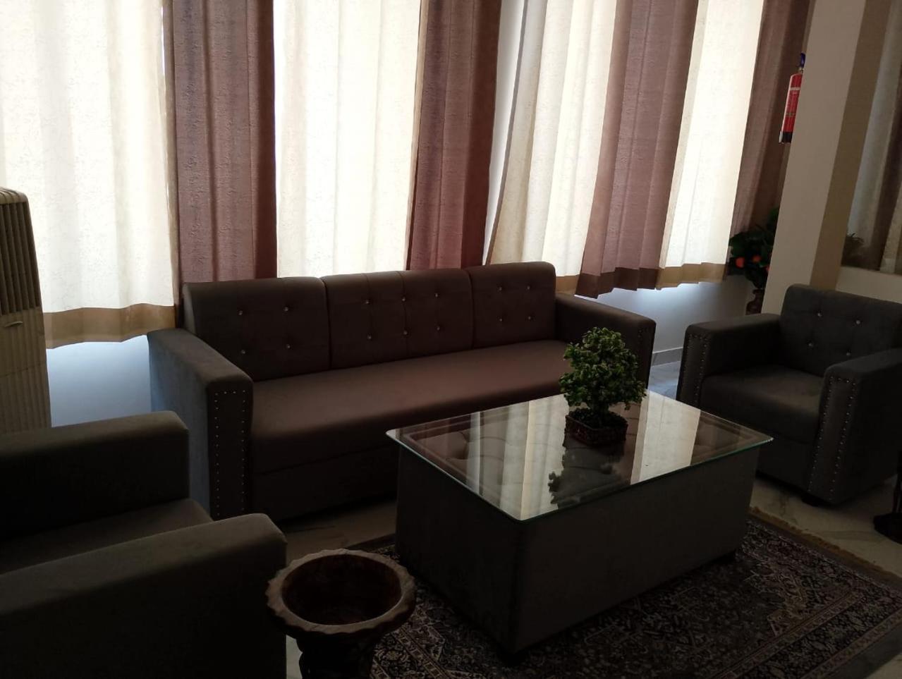 Hotel Lr Delite Inn Mathura Buitenkant foto