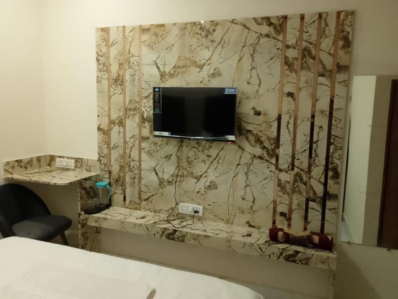 Hotel Lr Delite Inn Mathura Buitenkant foto