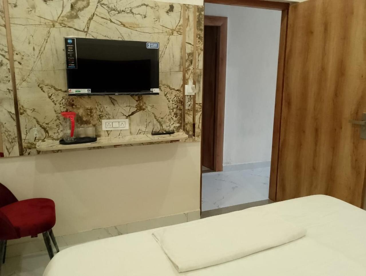 Hotel Lr Delite Inn Mathura Buitenkant foto