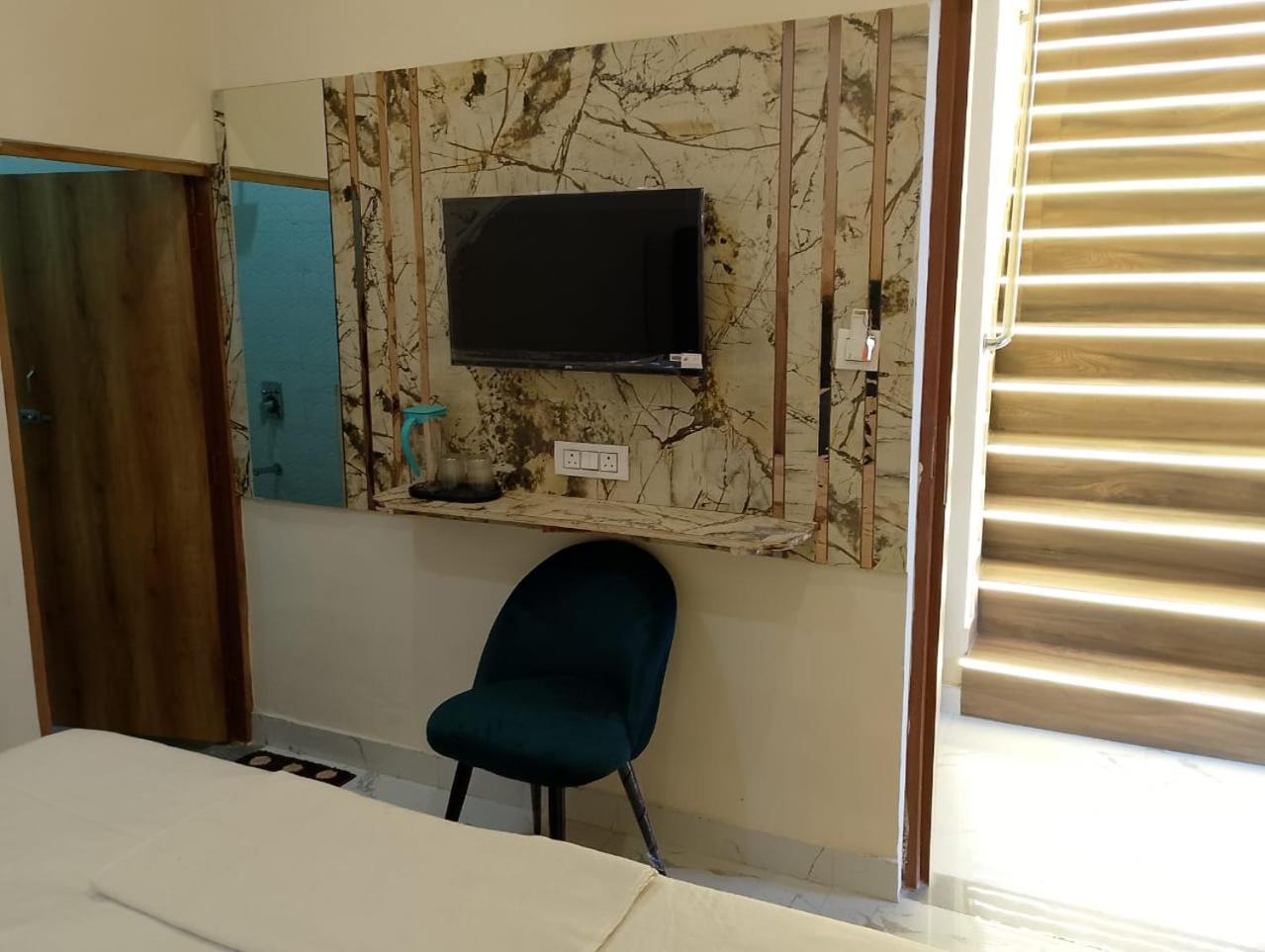 Hotel Lr Delite Inn Mathura Buitenkant foto