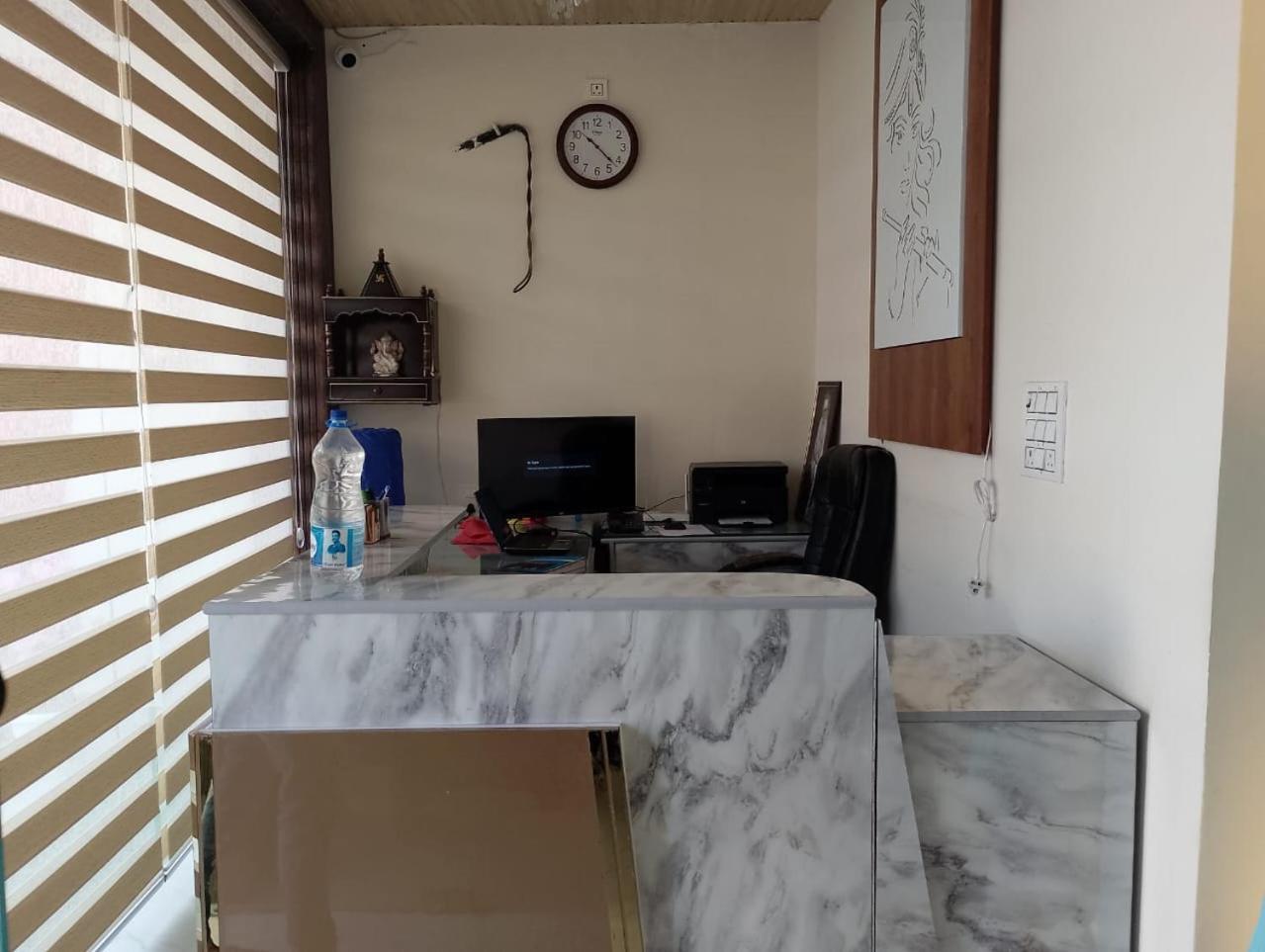 Hotel Lr Delite Inn Mathura Buitenkant foto